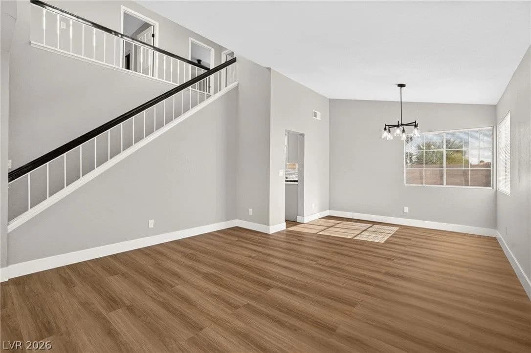 2532 Wolverton Avenue photo 4