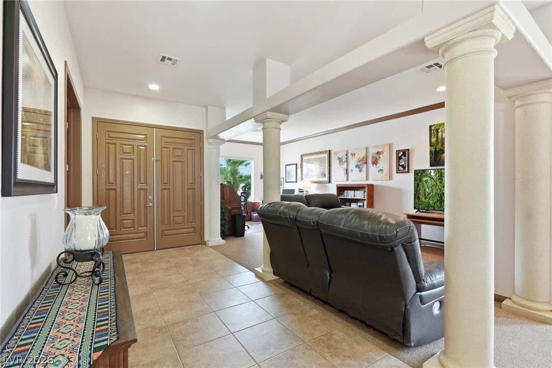 5612 Lusitano Street photo 4