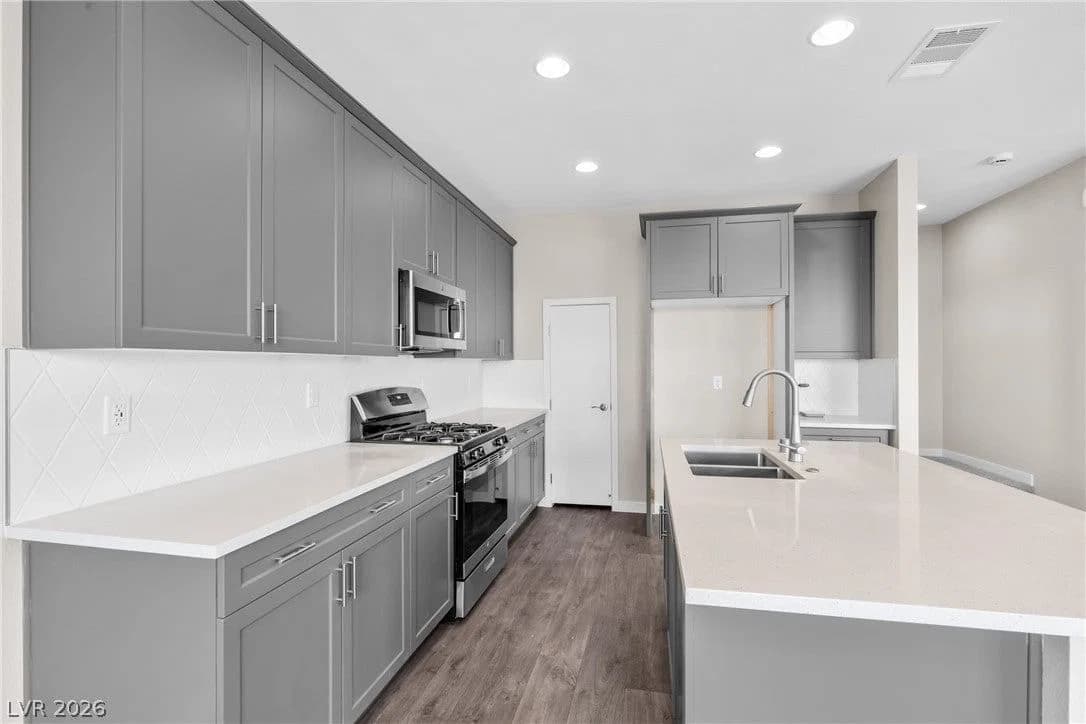 10513 Tranquil Cove Court photo 4