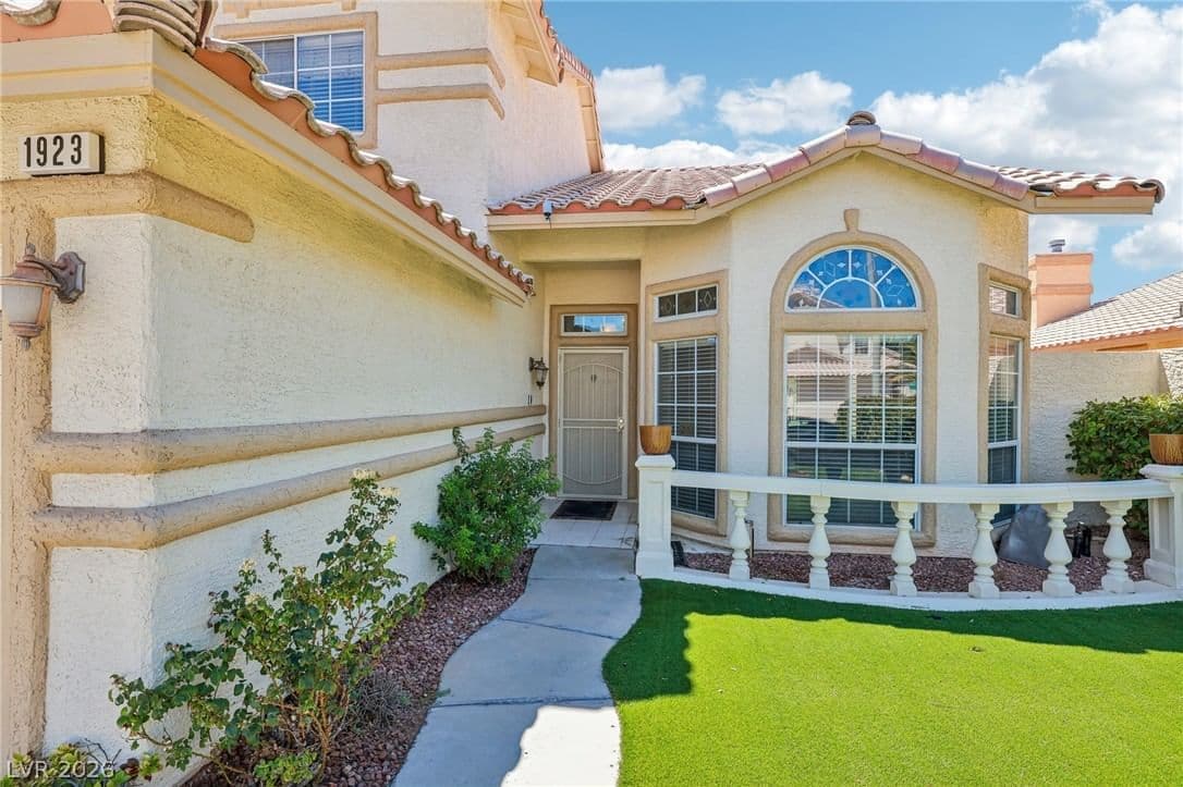 1923 Coralino Drive photo 4