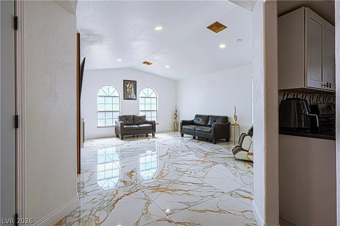 1825 Stonington Place photo 4