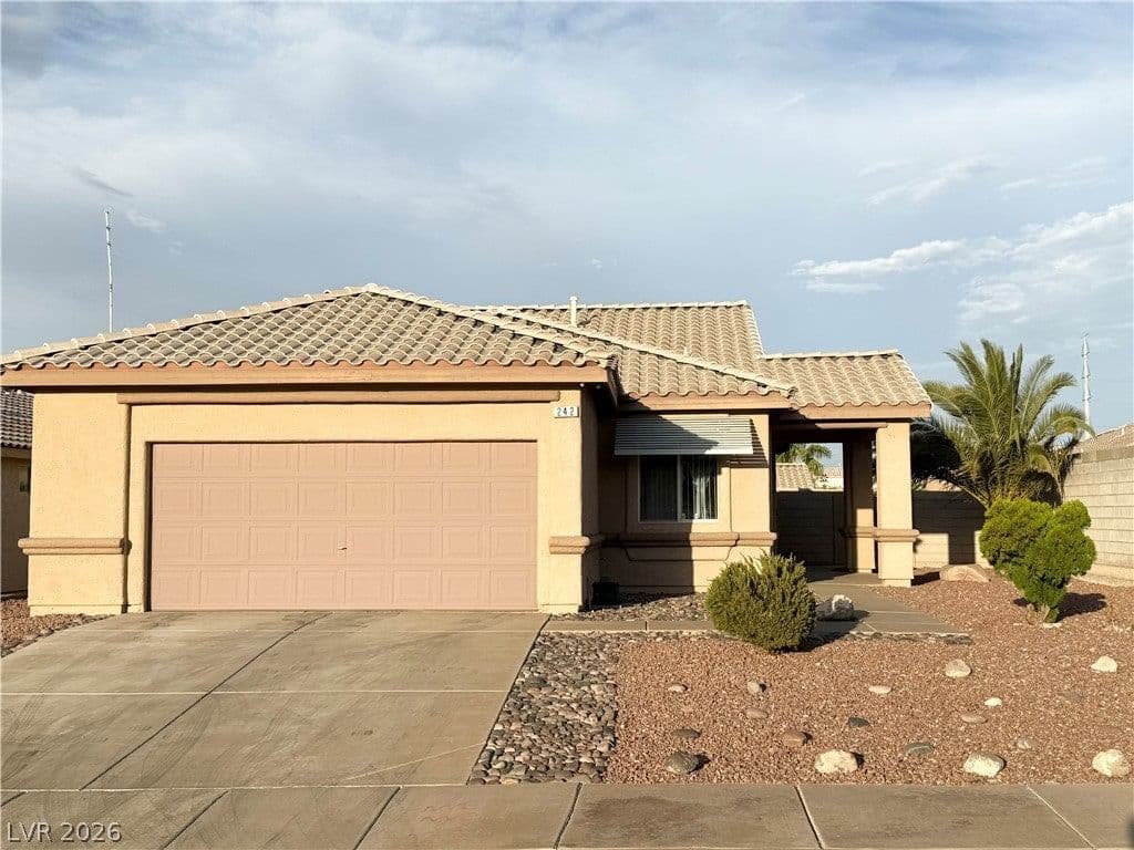242 Pleasant Pebble Street photo 2