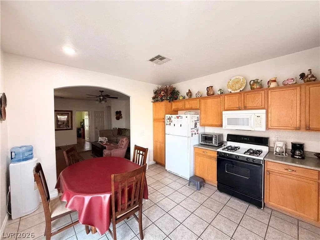 242 Pleasant Pebble Street photo 5