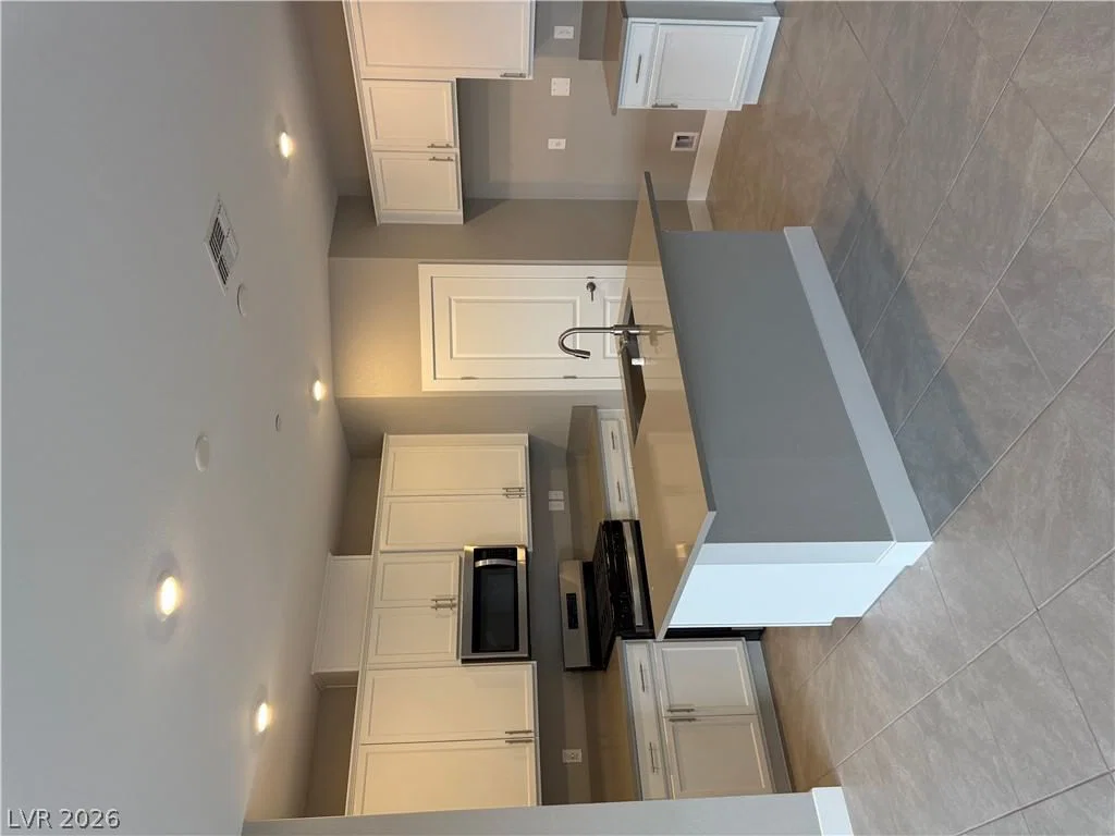 1022 Magenta Dusk Place photo 2
