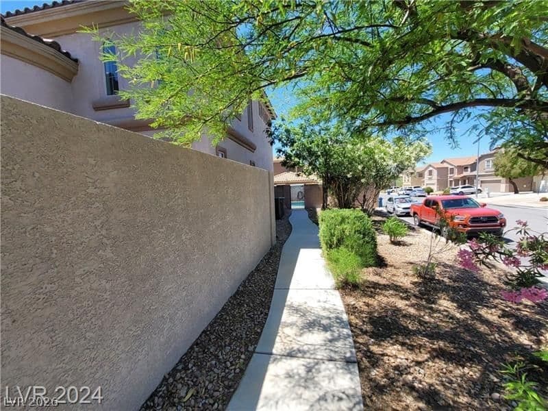 206 Valerian Street photo 4