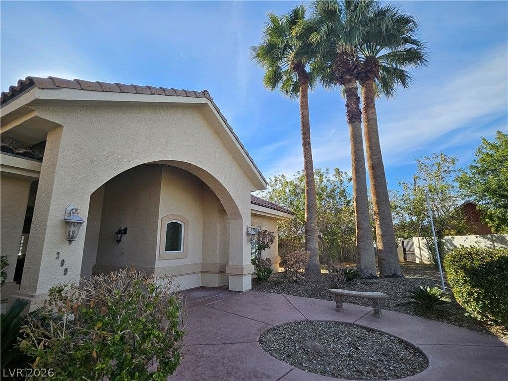 209 Irvin Avenue photo 3