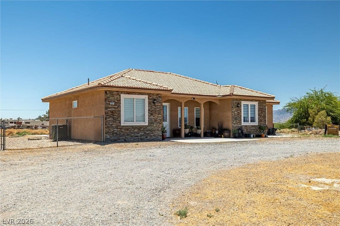 2671 Hacienda Street photo 2