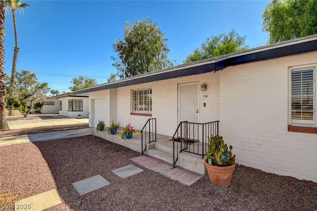 1134 Westwood Drive photo 4