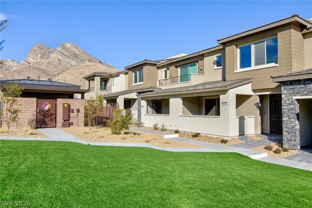 11439 Peak Landing Avenue photo 2