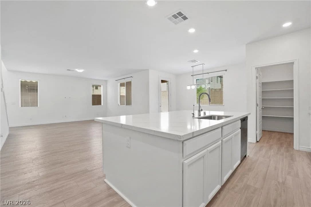 1118 Junipine Avenue photo 2