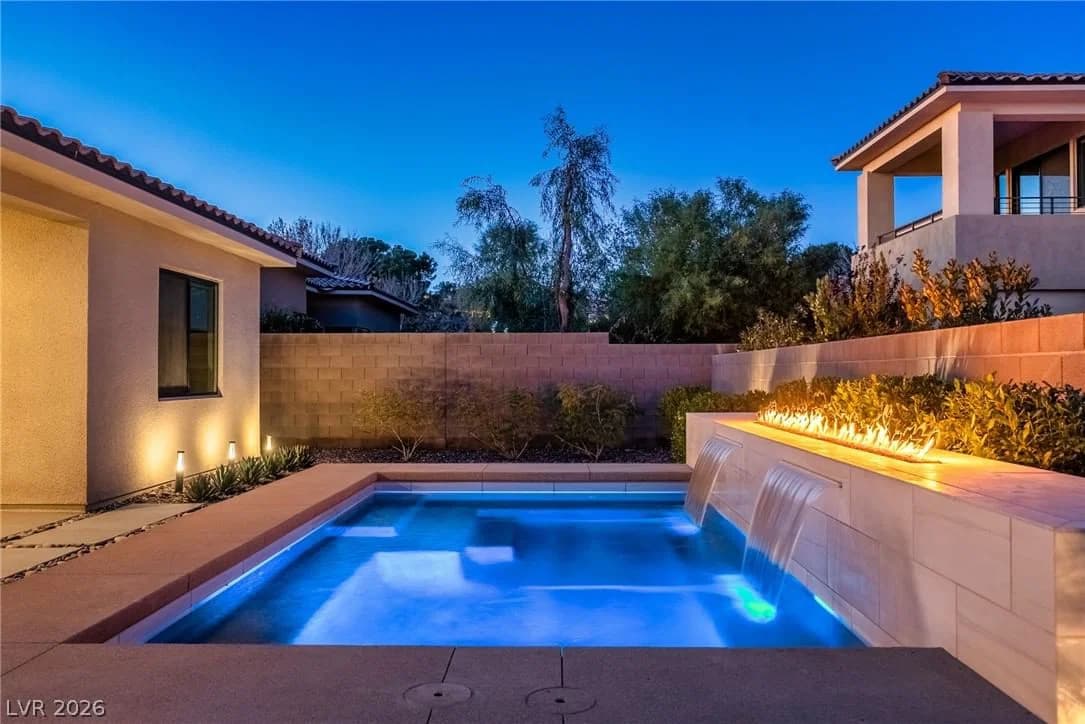 102 Appia Place photo 3