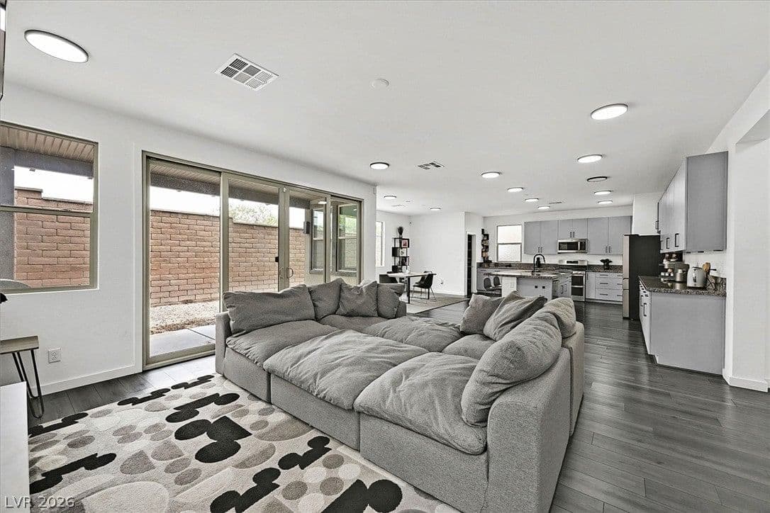 728 Emerson Creek Court photo 4