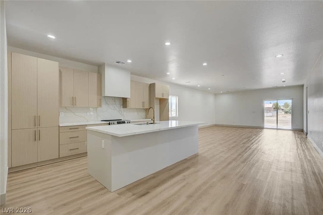 1871 Manzanita Drive photo 4