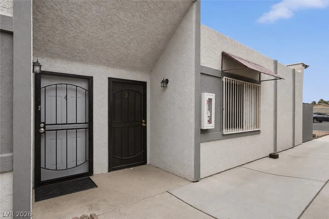 6148 Camino De Rosa Drive photo 2