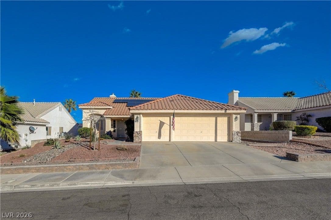 246 Amber Light Court photo 3