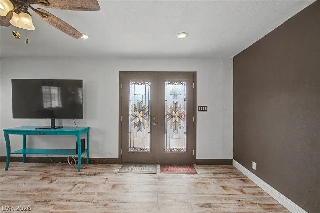 6912 Vivian Circle photo 5