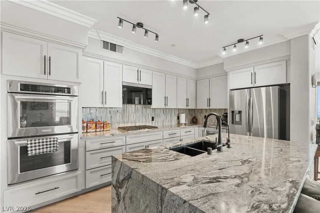 2555 Hampton Road photo 3