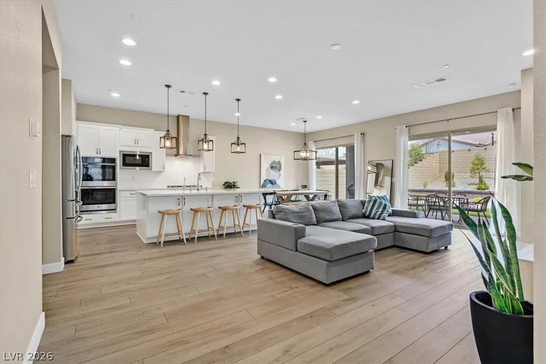 552 Comodo Street photo 5