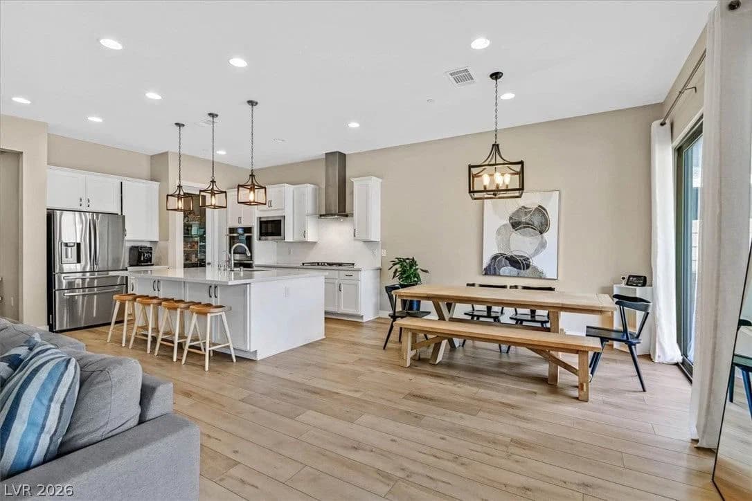 552 Comodo Street photo 4