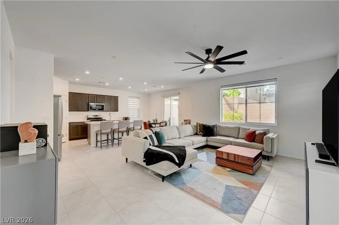 10938 Fennel Avenue photo 4