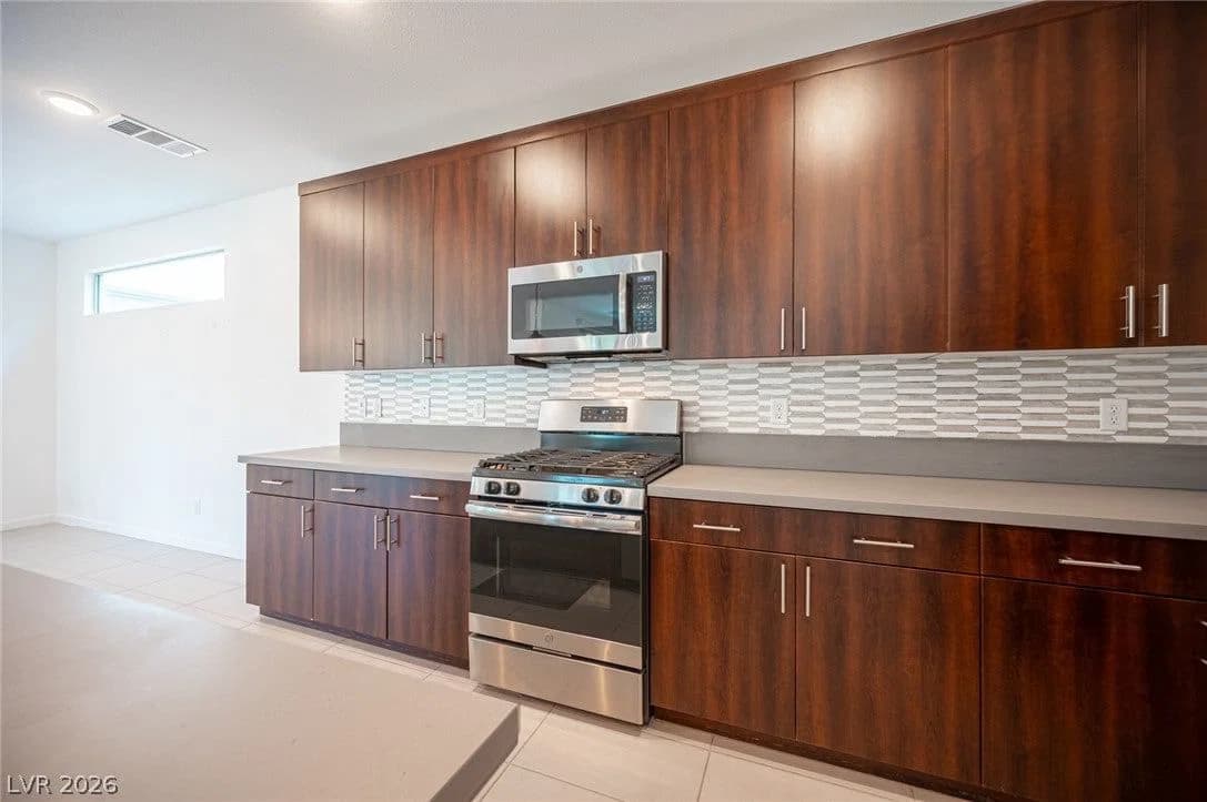 524 Grand Cascade Place photo 4