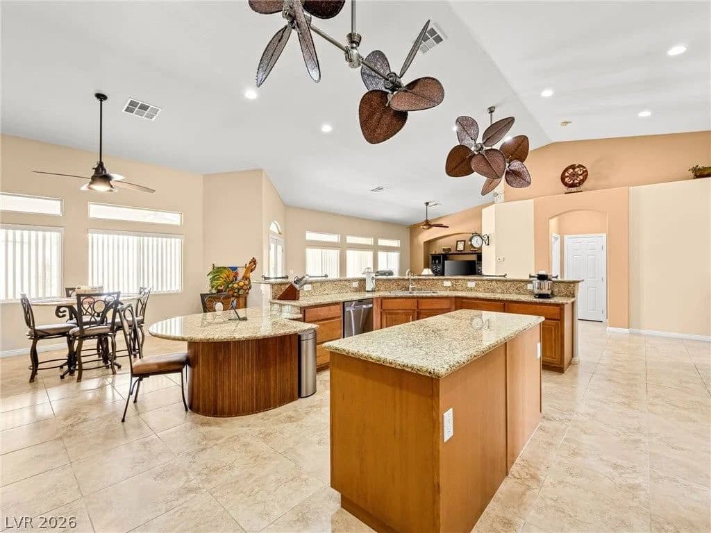 6524 Colossal Cave Avenue photo 4