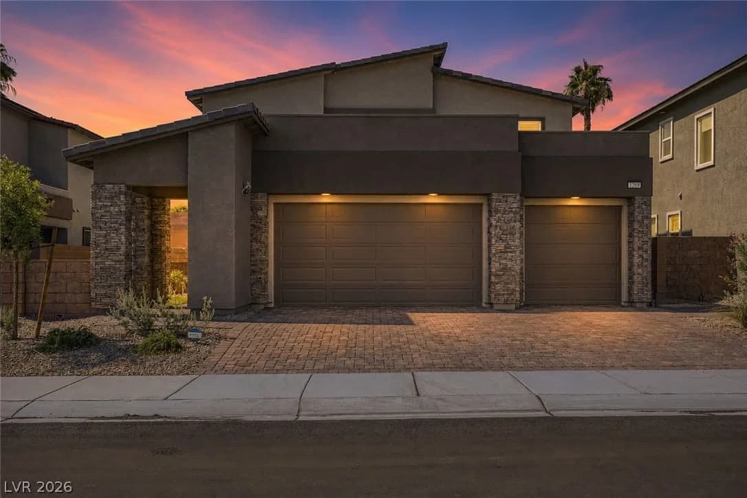 1289 Valencia Cliffs Avenue photo 3