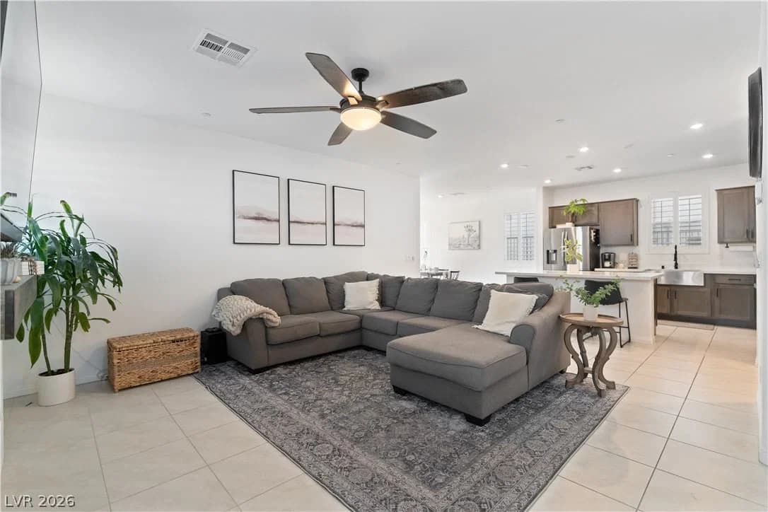 10925 Oregano Avenue photo 2