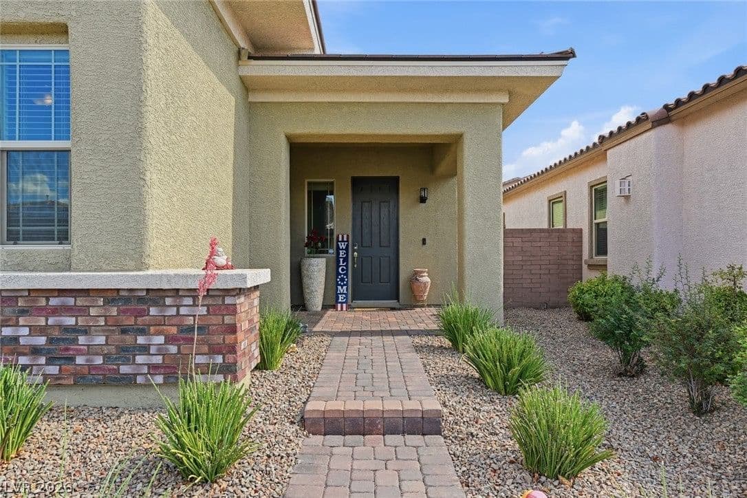 417 Honeybrush Avenue photo 2