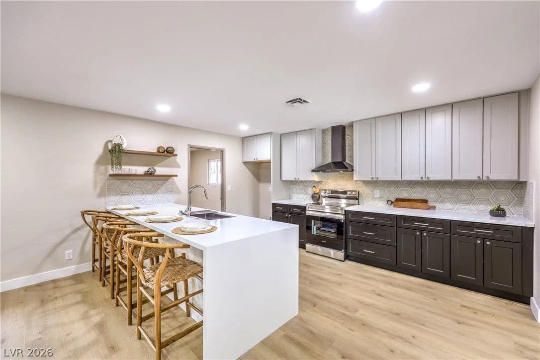 2411 Laurie Drive photo 4