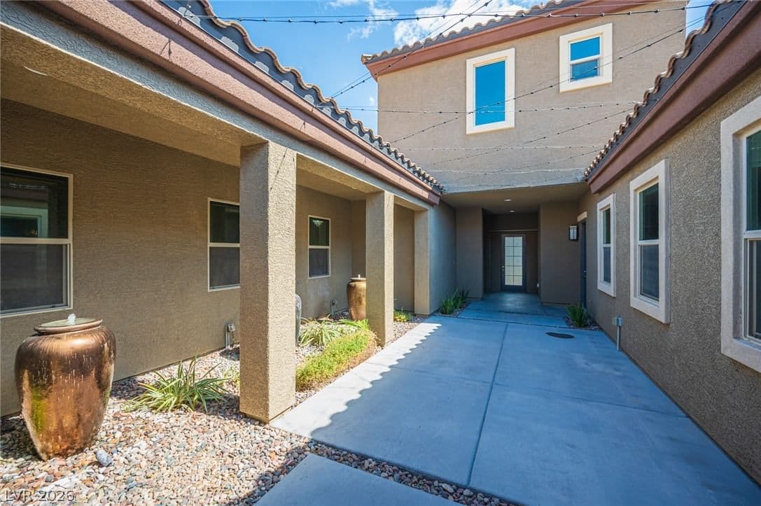 10300 Mystic Ledge Court photo 4