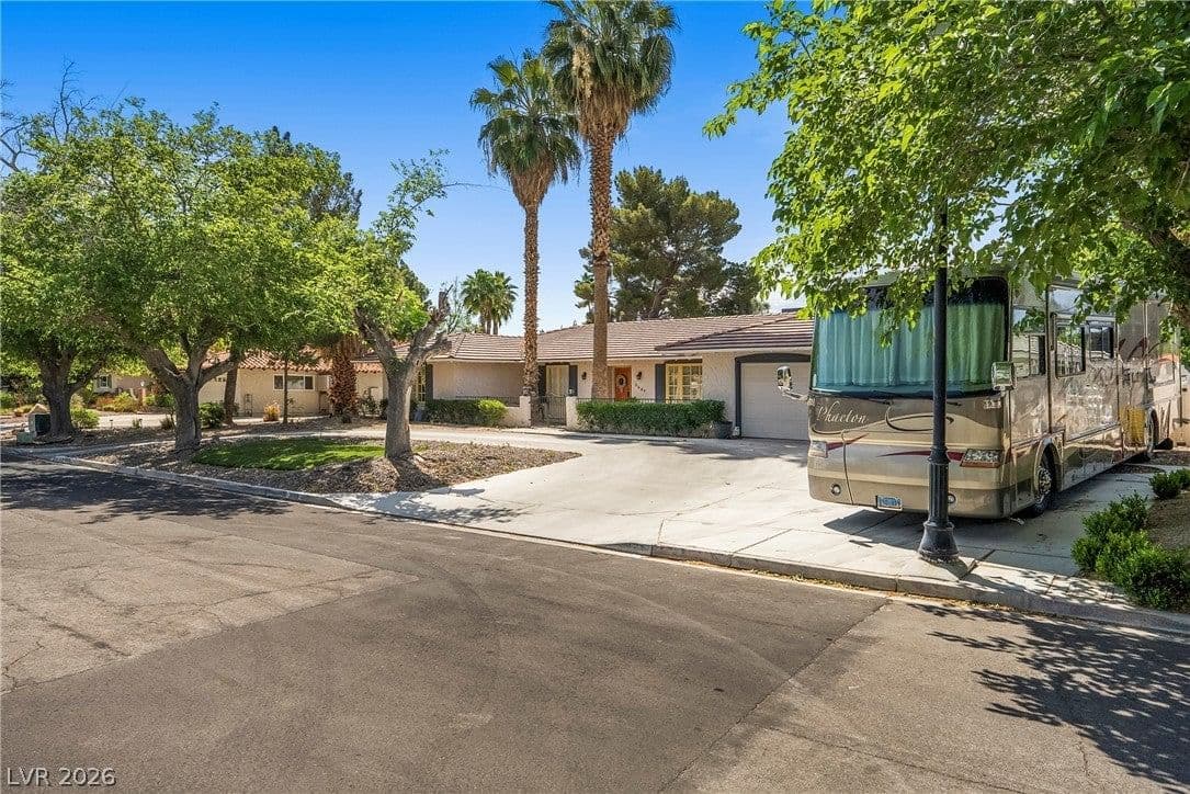 3689 Rosecrest Circle photo 4