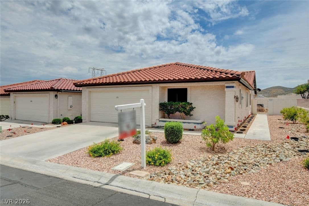 694 Freedom Lane photo 3