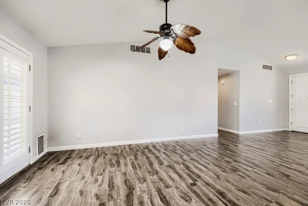 204 Tamarack Drive photo 4