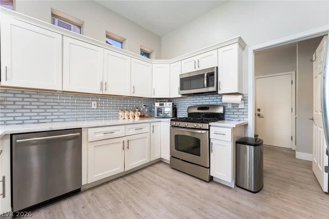 2728 Faiss Drive photo 4
