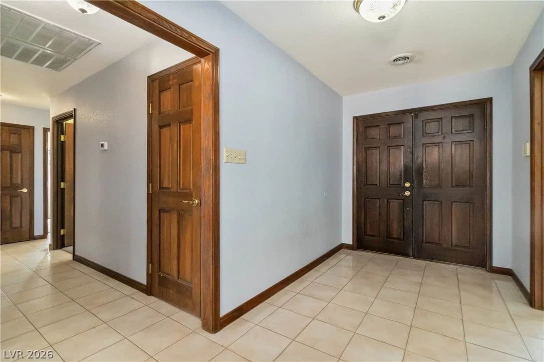1727 Cherokee Lane photo 4