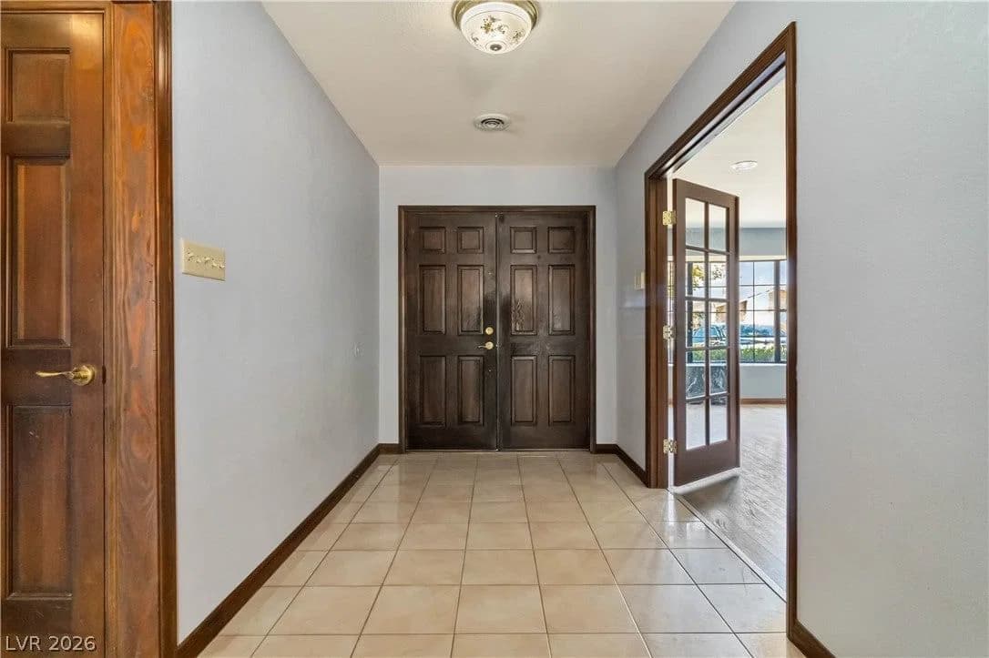 1727 Cherokee Lane photo 3