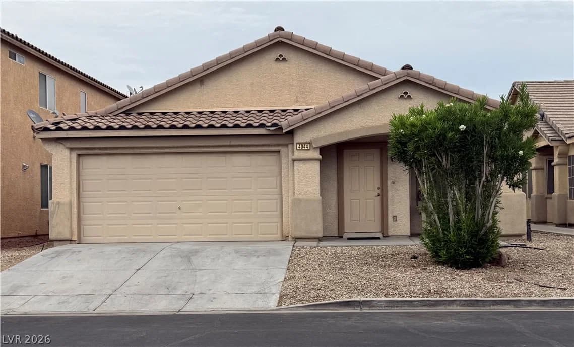 4044 Misty Lilac Court photo 2