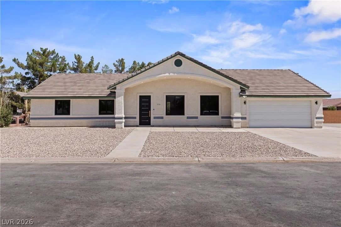 2024 Lou Adams Avenue photo 2