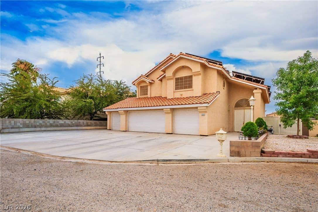 5597 Pecos Road photo 2