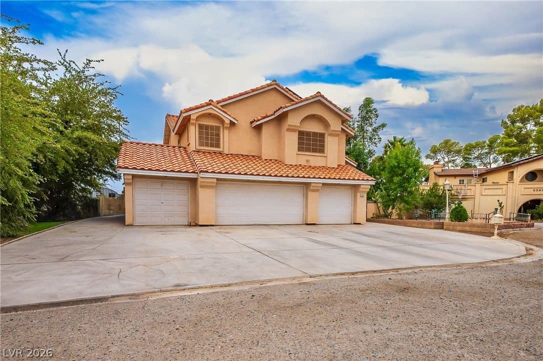 5597 Pecos Road photo 3