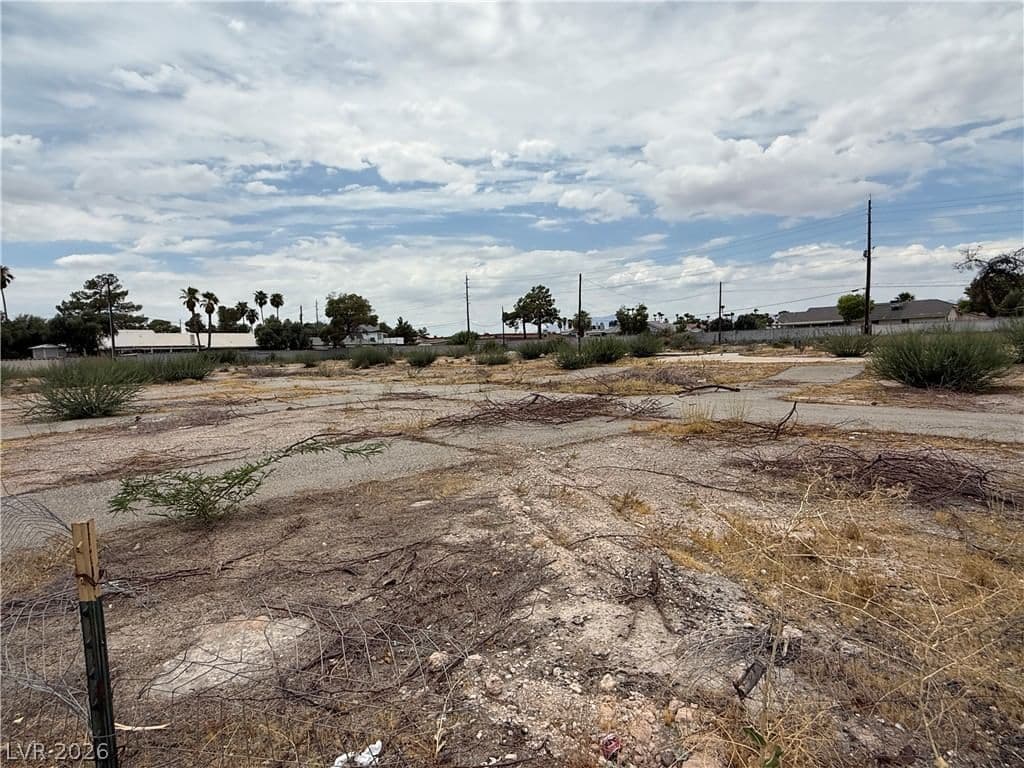 5825 Desert Inn Road photo 2