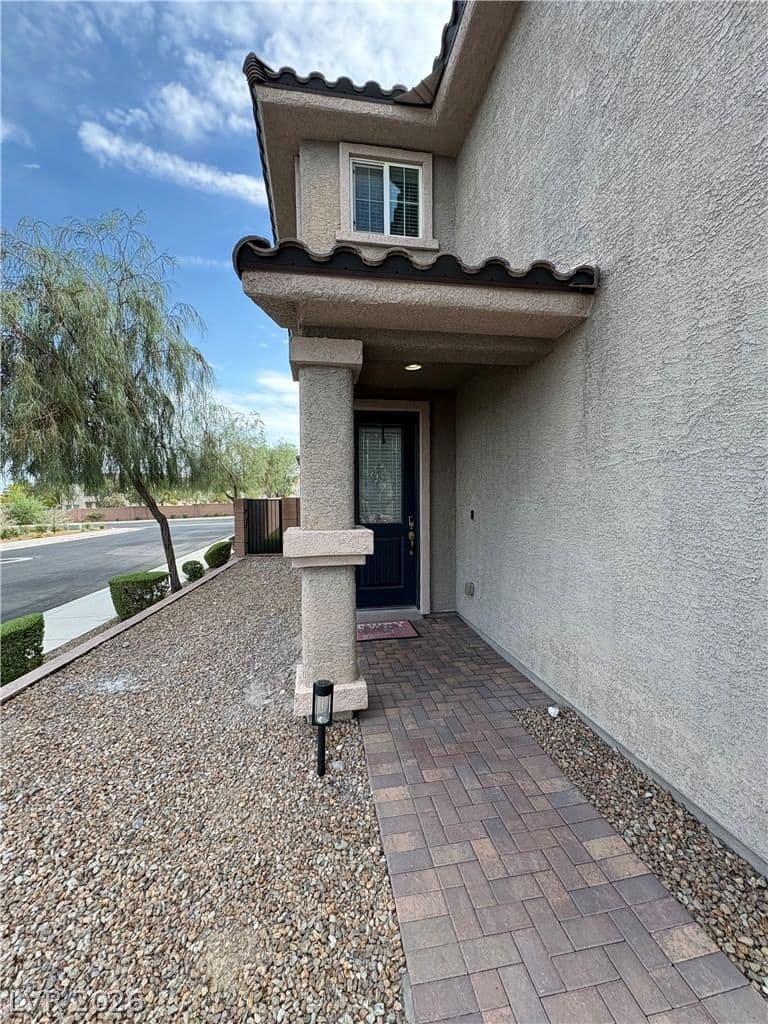 674 Tremaine Court photo 3