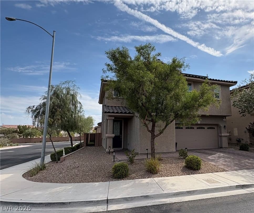 674 Tremaine Court photo 2