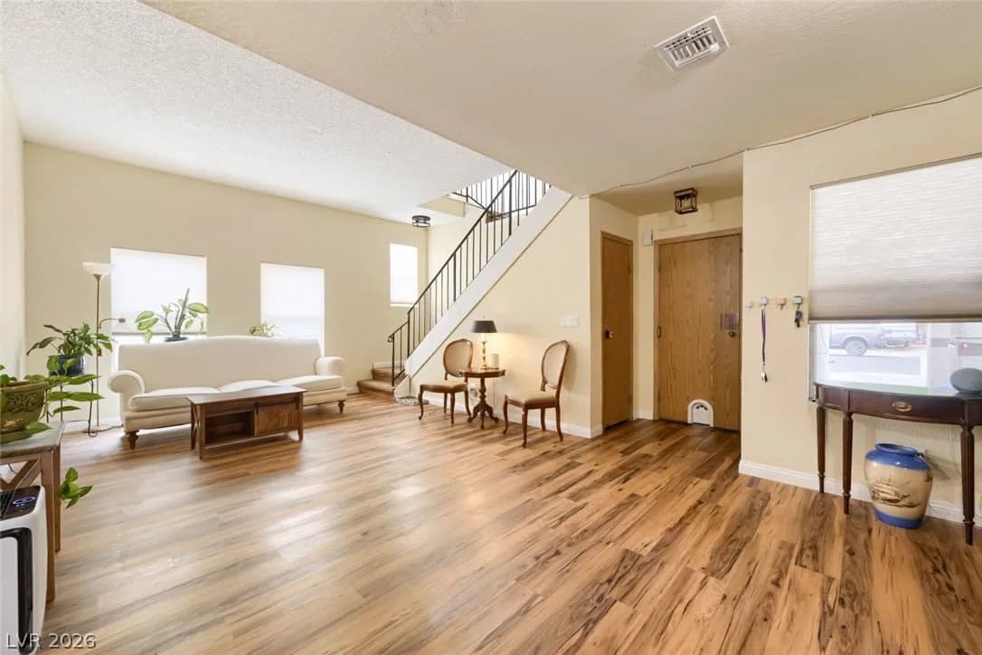 526 Tabony Avenue photo 5