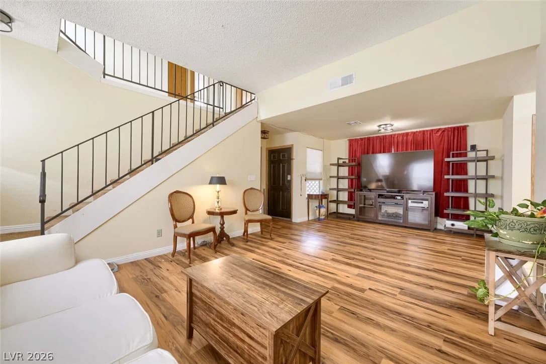 526 Tabony Avenue photo 3