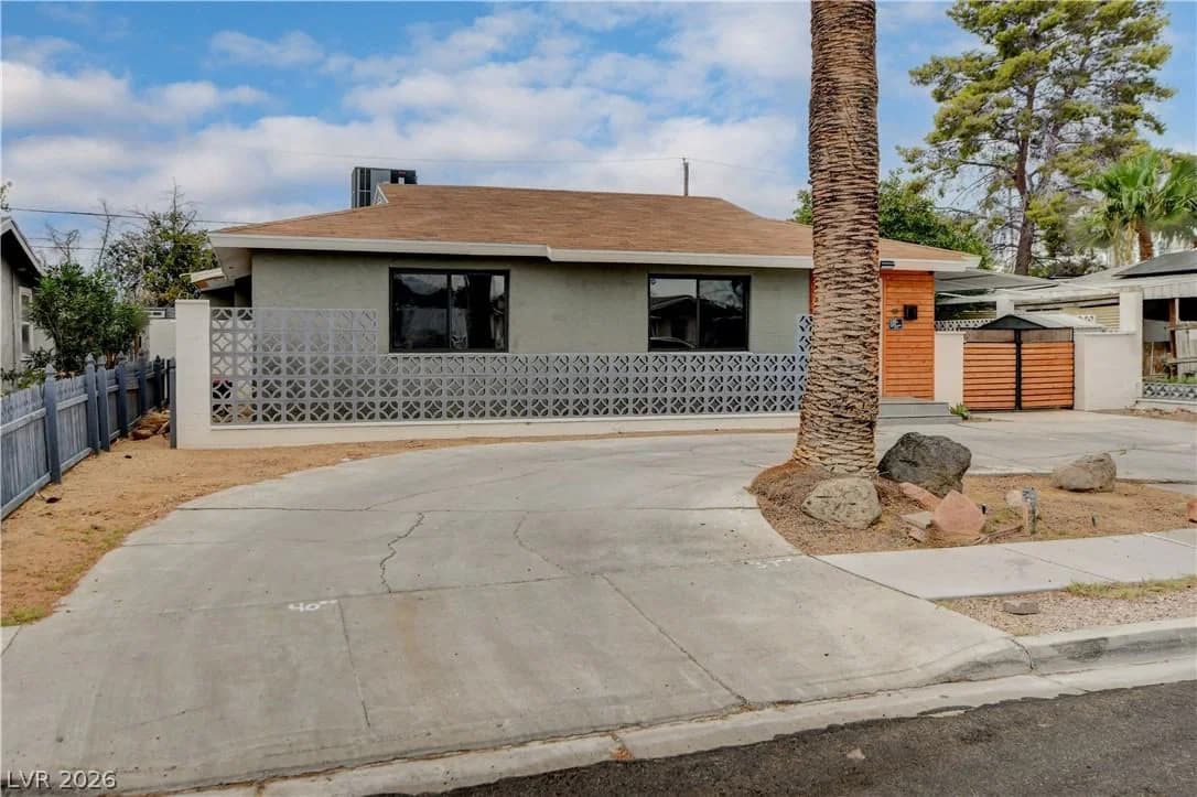 1032 Howard Drive photo 2