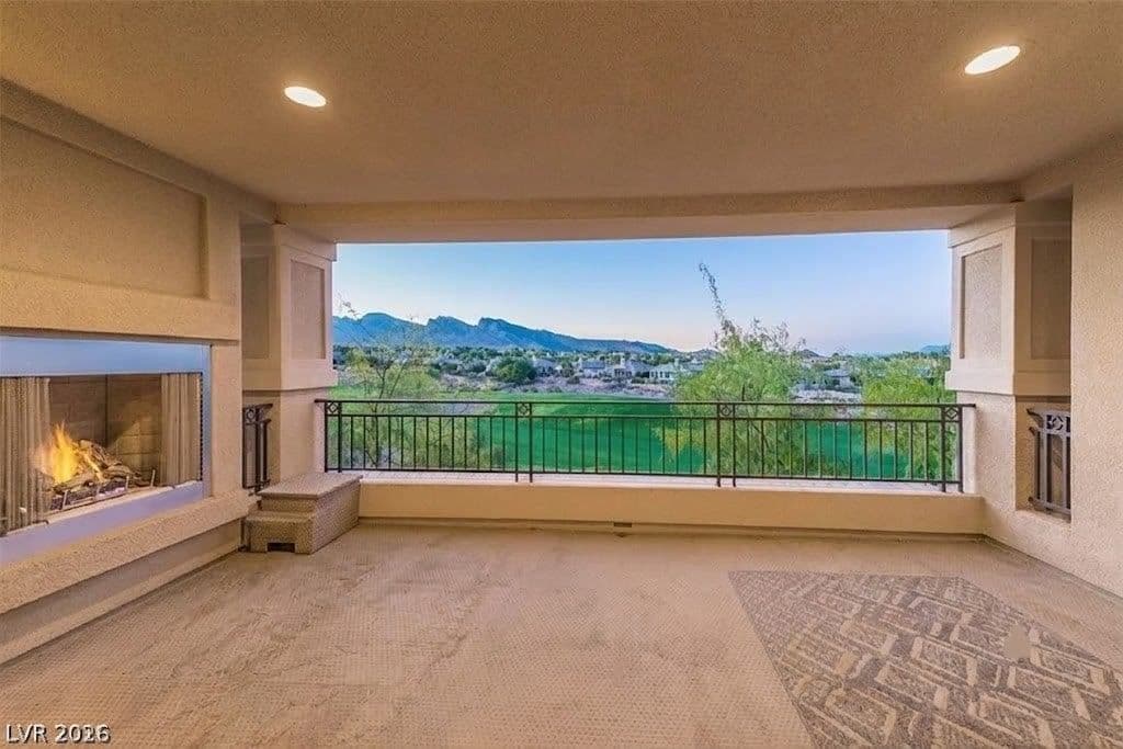 9212 Tesoras Drive photo 2