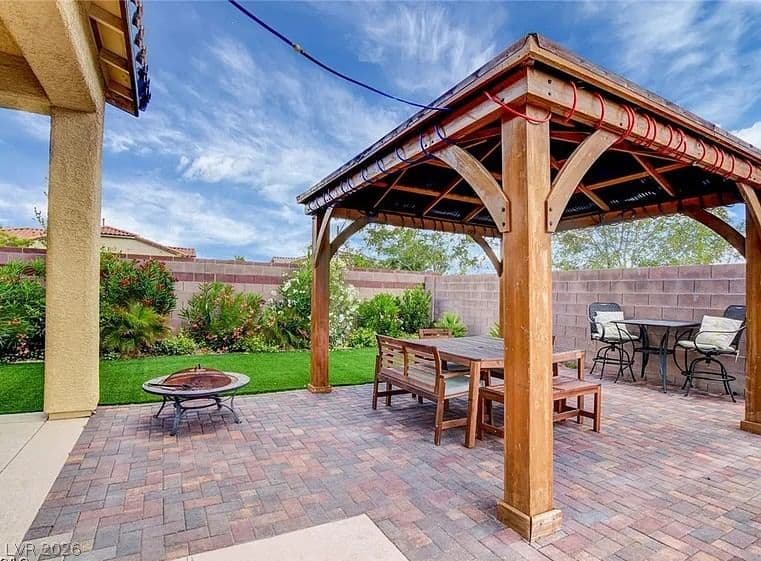 9405 Artesian Oak Court photo 2