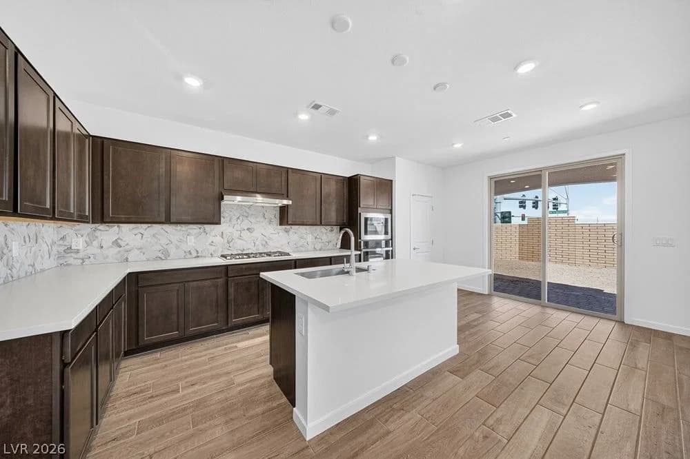 123 Tardando Avenue photo 2